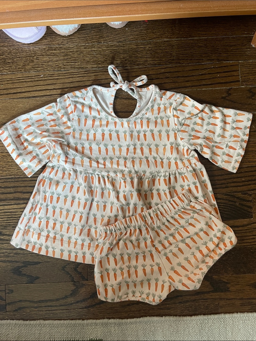 Girls' Carrot-Print Pajama Set - White & Orange
